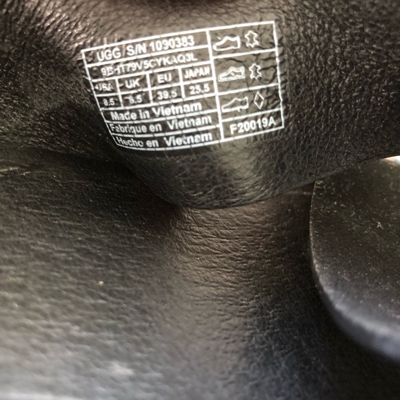 UGG woman's Kari black leather slide/sandal, SZ 8.5 - Picture 7 of 7